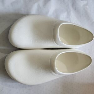 White croc brand clinic shoes